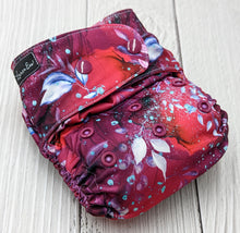 Load image into Gallery viewer, OSFM Pocket nappy - &quot;Dancer&quot; (Lavender AWJ lining)
